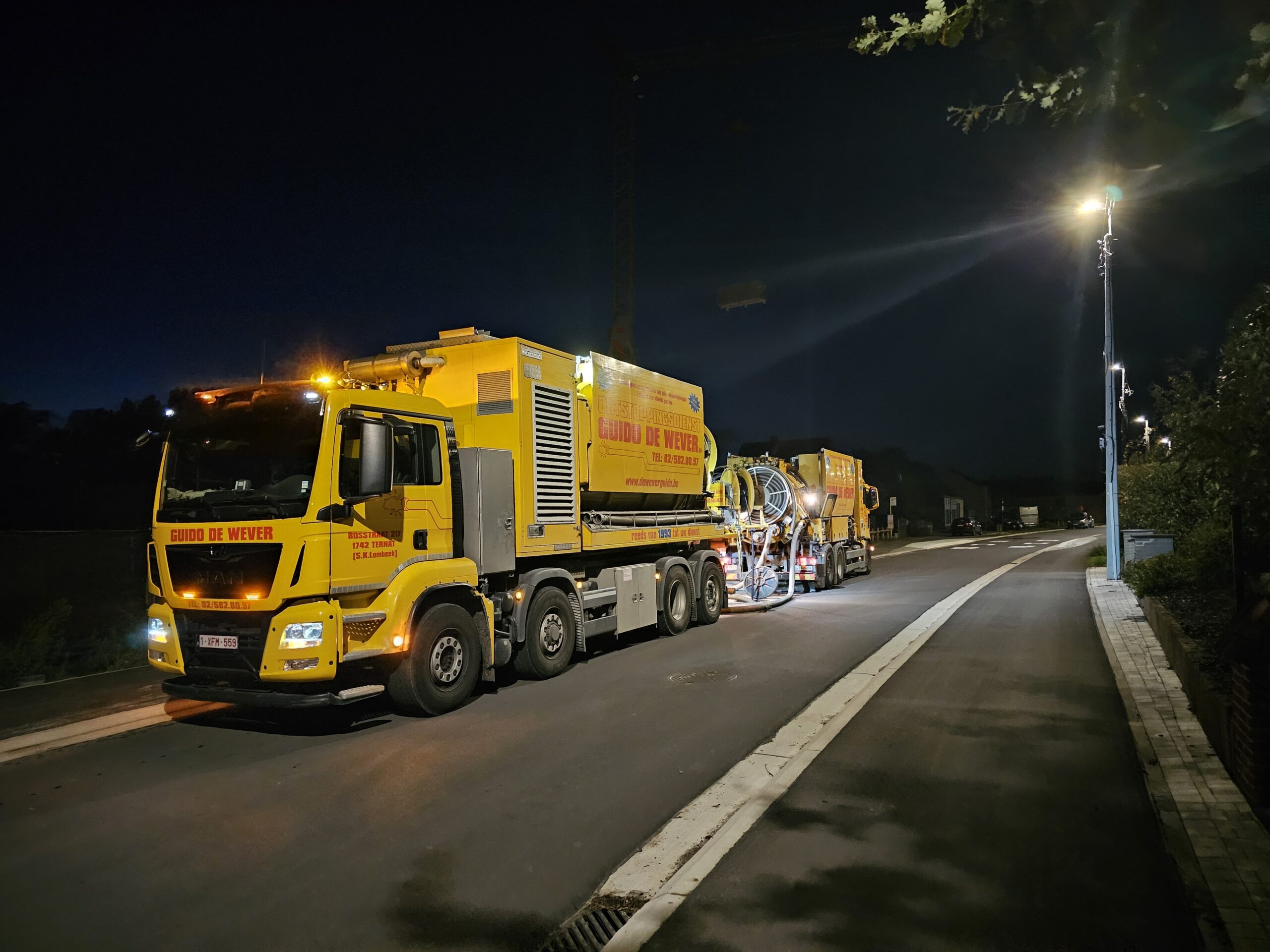 Camion van ruim- en ontstoppingsdienst Guido De Wever op de baan