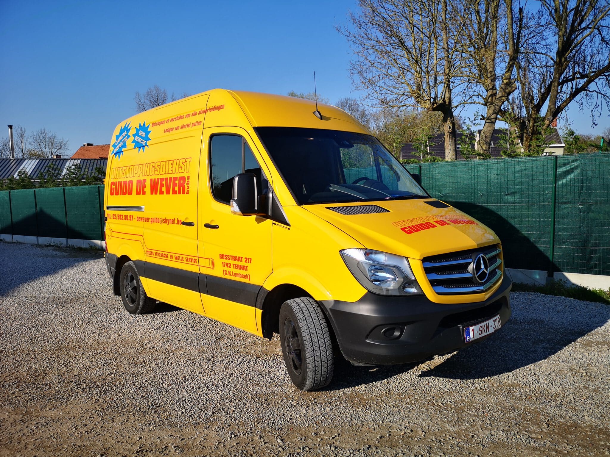Camionette van ruim- en ontstoppingsdienst Guido De Wever